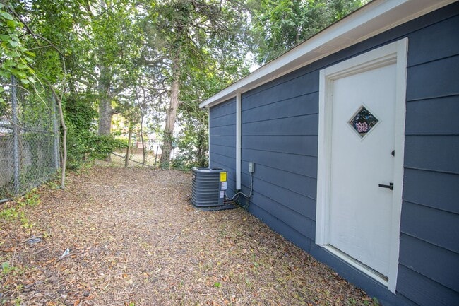 Building Photo - Downtown Columbia Renovated 2BR/1BA | Modern Finishes, Prime Location Near Five Points