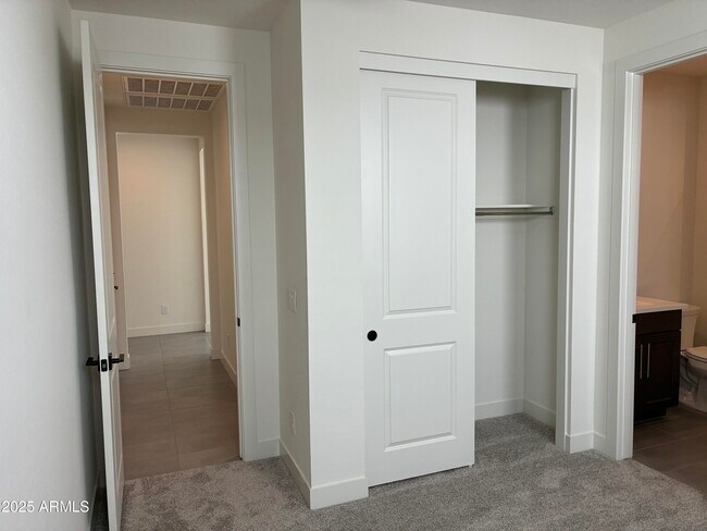 Building Photo - 10862 N Brownsville Ln