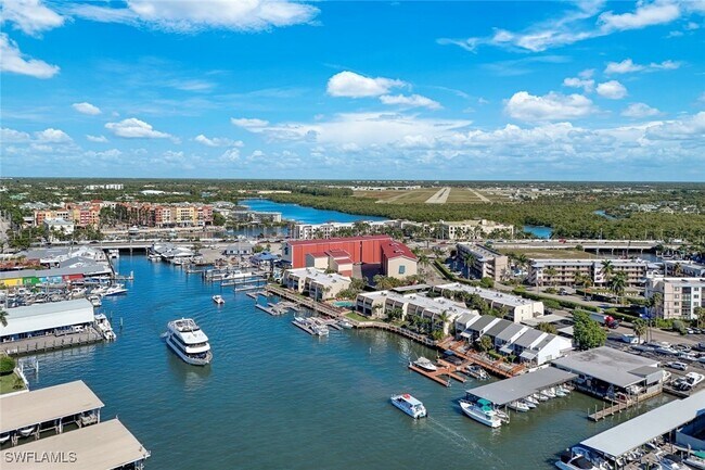 Building Photo - 800 River Point Dr