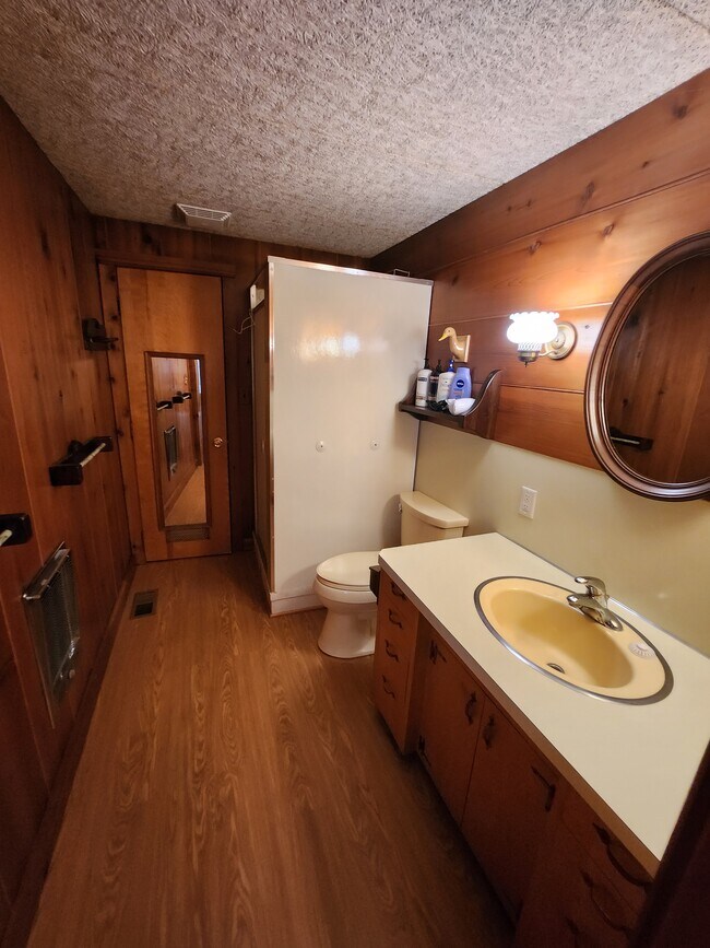 Building Photo - 7675 N Hix Rd