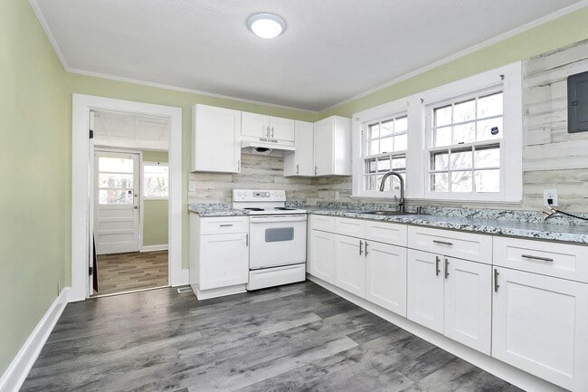 Building Photo - 1208 Saratoga Dr