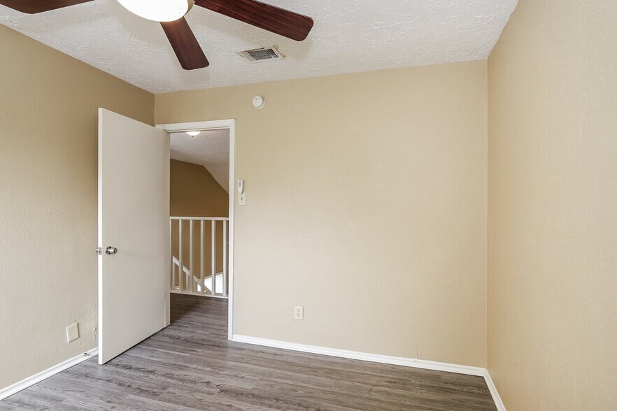 Building Photo - 6042 Beaconridge Dr