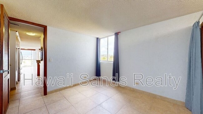 Building Photo - 2611 Ala Wai Blvd