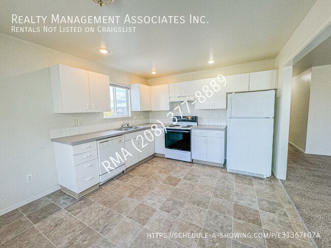 Building Photo - 843 N White Barn Rd