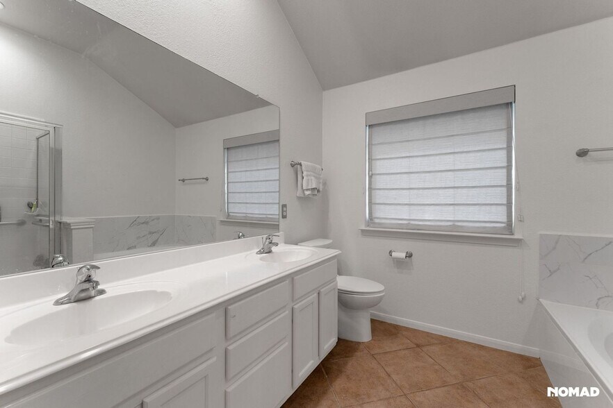 Building Photo - 5613 Lomita Verde Cir