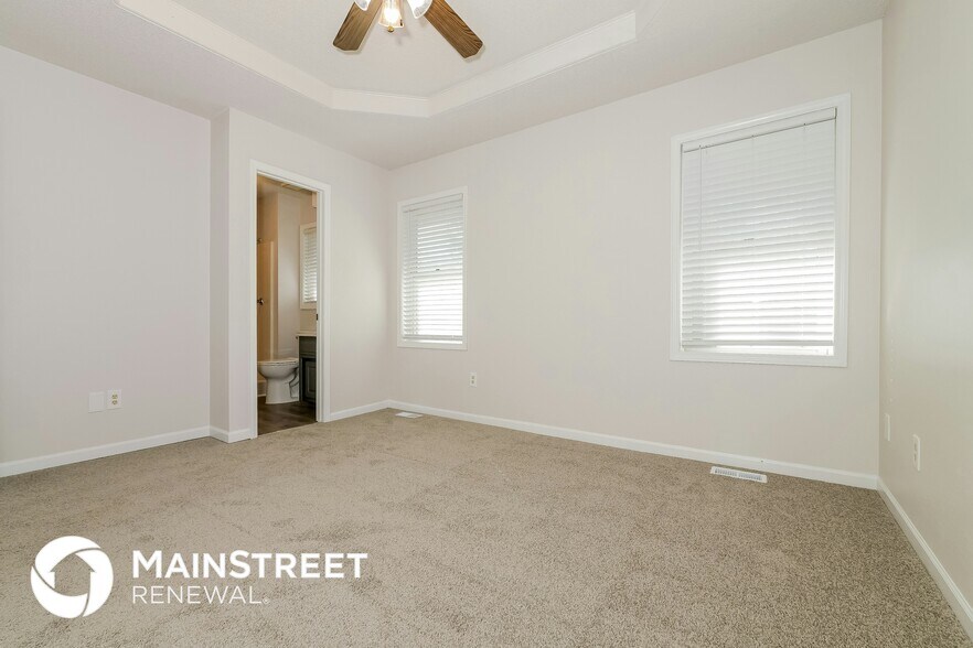 Building Photo - 1216 SW Huntington Rd