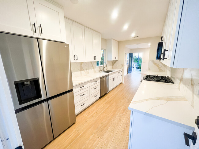 Kitchen - 3055 Henrietta Ave