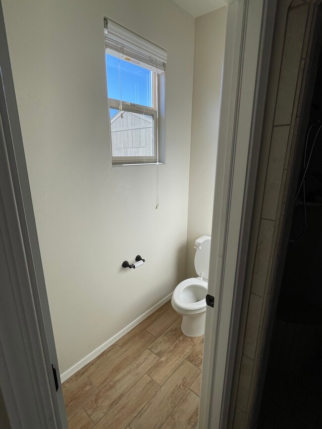 Building Photo - 3933 Agua Duro Dr