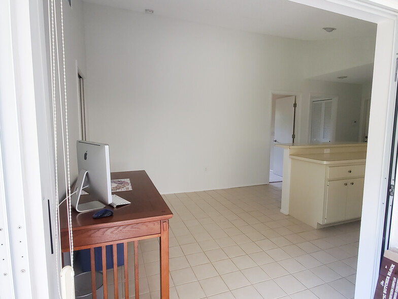 Breakfast nook - 6960 Country Lakes Cir