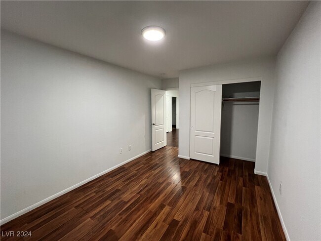 Building Photo - 9136 Wine Cellar Ave