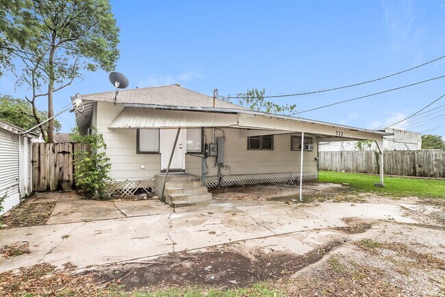 Building Photo - 522 12th Ave N