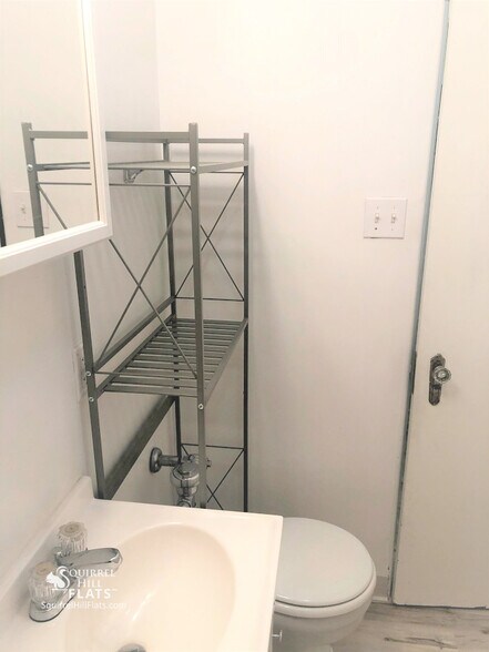 Building Photo - 5712 Phillips Ave