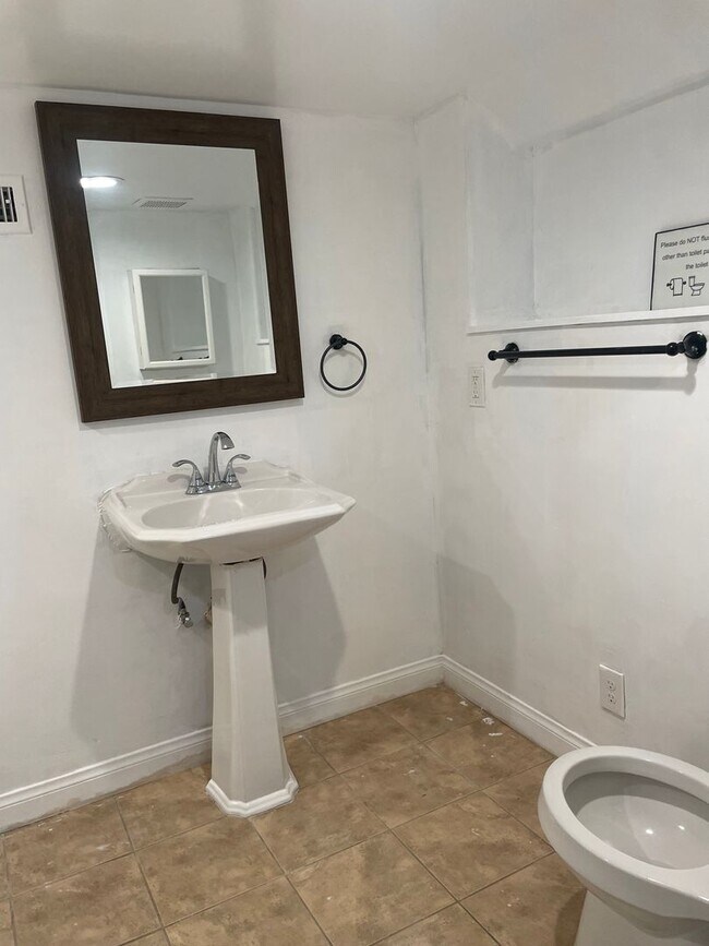 Building Photo - Minutes from Lake Arrowhead!