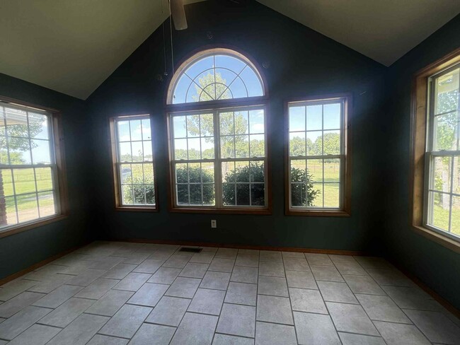 Building Photo - CARTHAGE: BEAUTIFUL 2,864 SQFT 5 BEDROOM /...