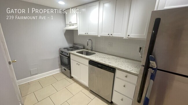 Primary Photo - 239 Fairmount Ave