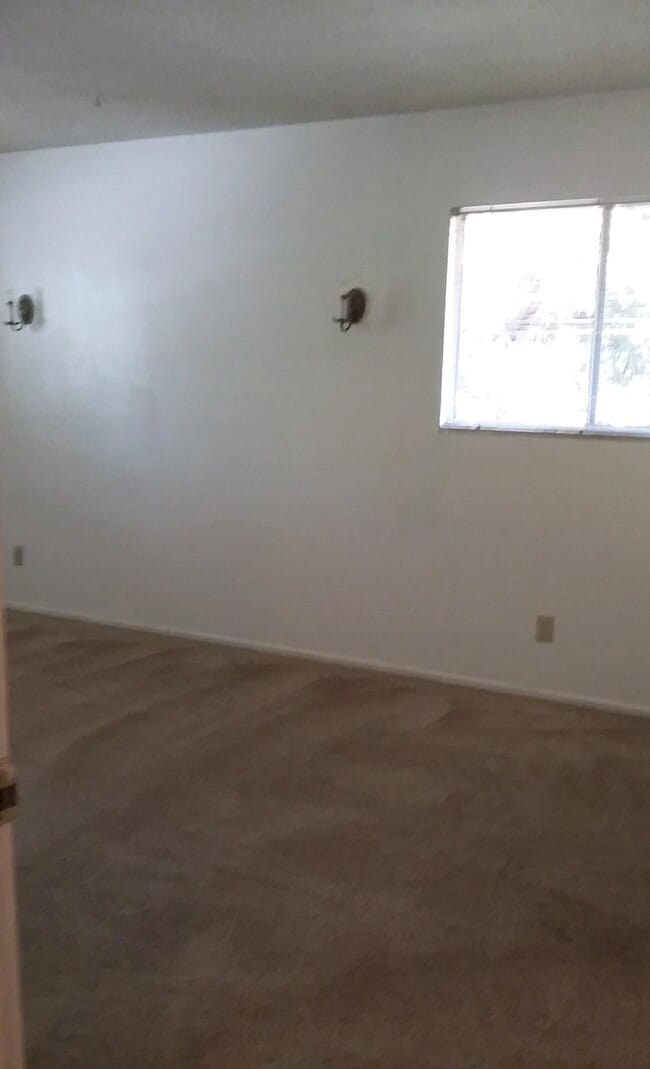 Building Photo - 902 F St