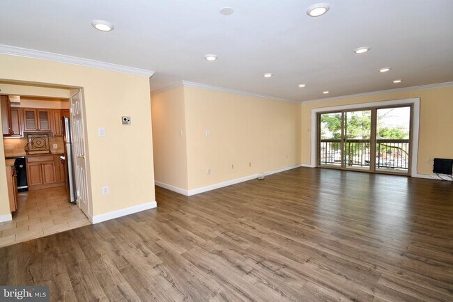 Building Photo - 10320 Westlake Dr