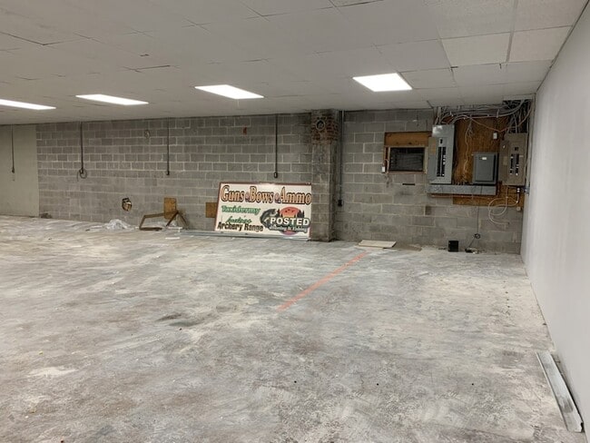 Building Photo - 1213 W Gaines St