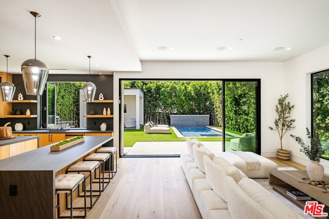 Building Photo - 14822 Hesby St