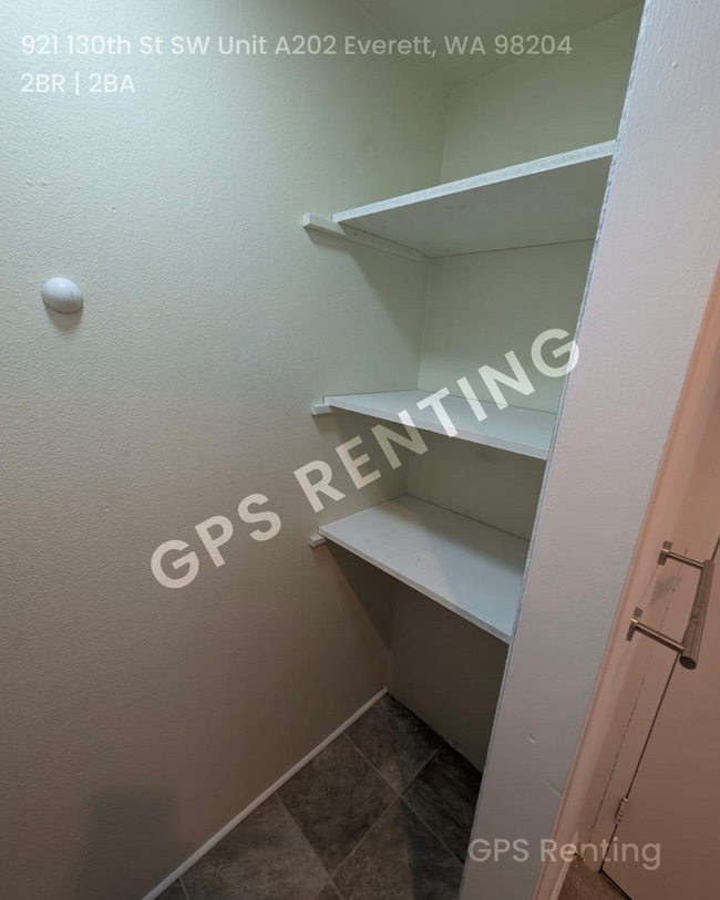 Building Photo - Renovated Bright and Open 2/2 Townhouse!!!