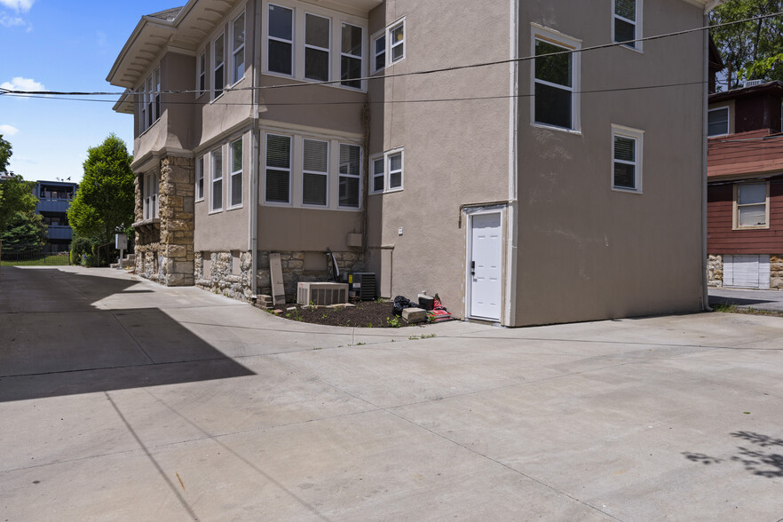 Building Photo - 4055 Warwick Blvd
