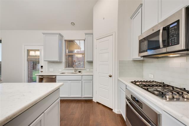 Building Photo - 2418 Hillview Dr