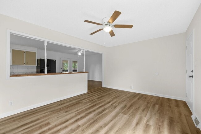 Building Photo - 3 Bedroom Pet Friendly Home For Rent with ...