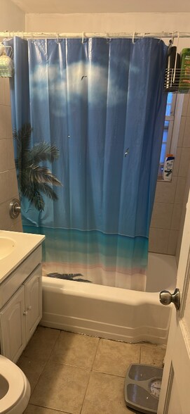 Building Photo - 631 N Broad St