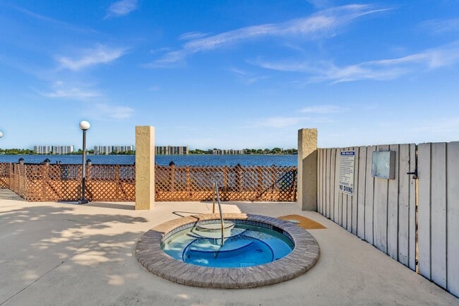 Building Photo - 109 Lake Emerald Dr