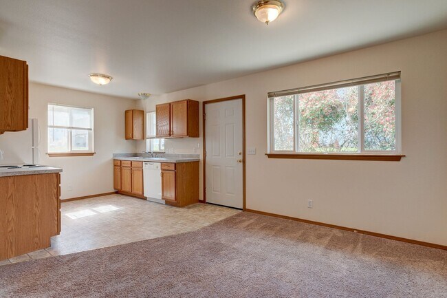 Building Photo - 1245-1431 NW Falls Creek Lp