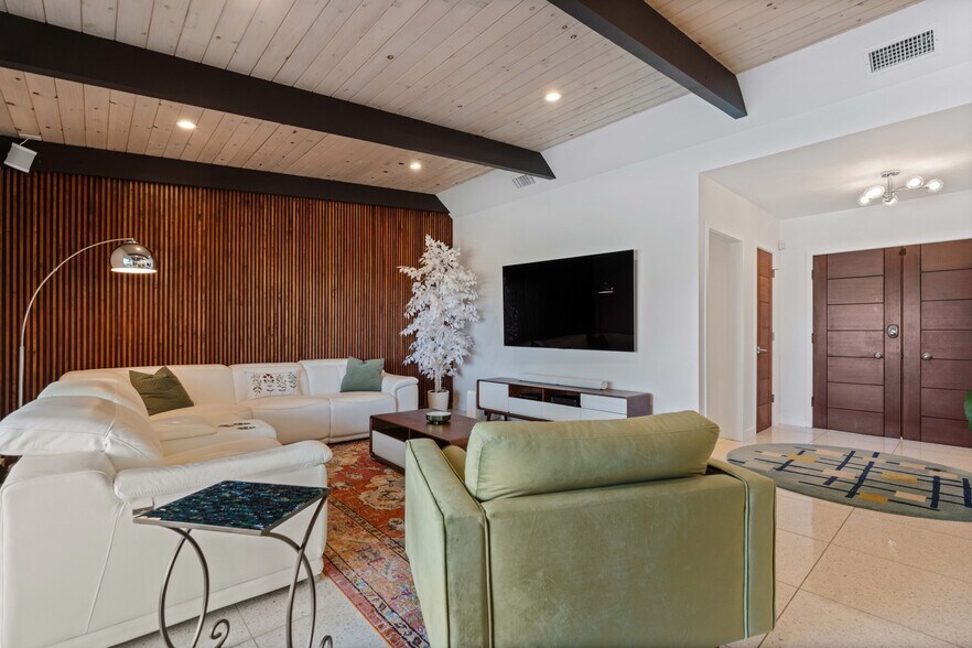 Building Photo - 10405 Ditson St