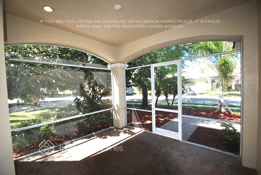 Building Photo - 2448 Sandy Cay