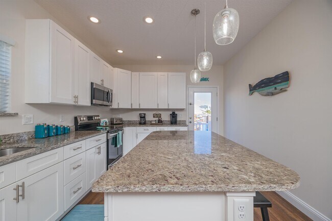 Building Photo - 6832 Middleton Ave