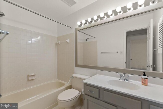 Building Photo - 3611 Winfield Lane Northwest