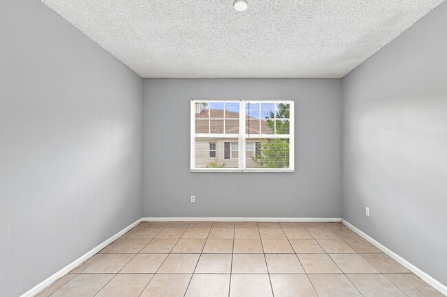 Building Photo - 5860 W Sample Rd
