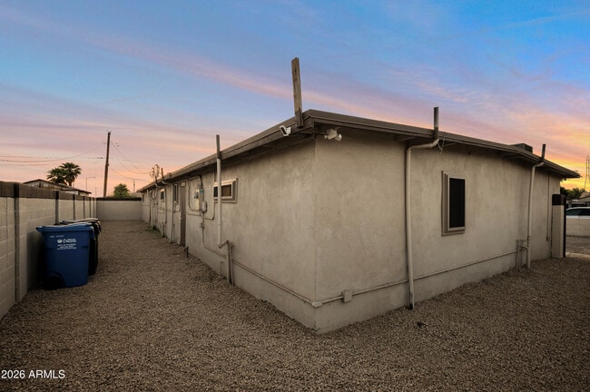 Building Photo - 1108 S 33rd Ave