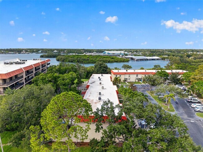 Building Photo - 2700 Bayshore Blvd