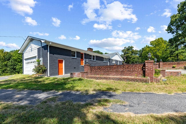 Building Photo - 1644 Sims Bridge Rd