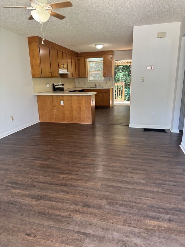 Building Photo - N Whisnant Quad