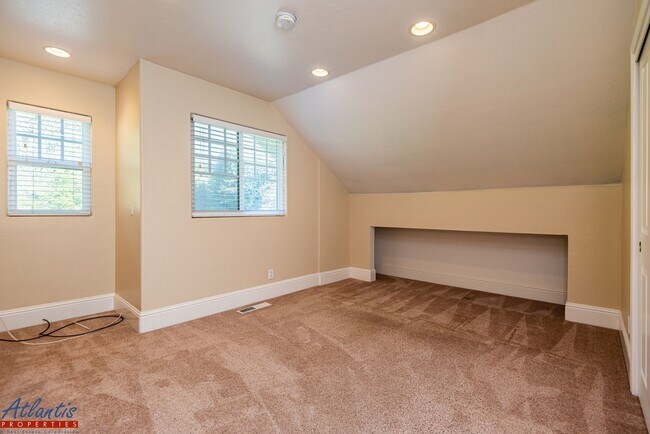 Building Photo - Beautiful & Spacious Corralitos Home