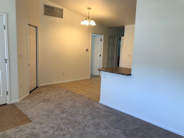 Building Photo - 3 Bedroom townhome