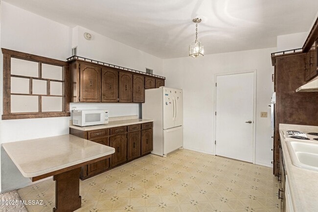 Building Photo - 16381 S Observatory Pl