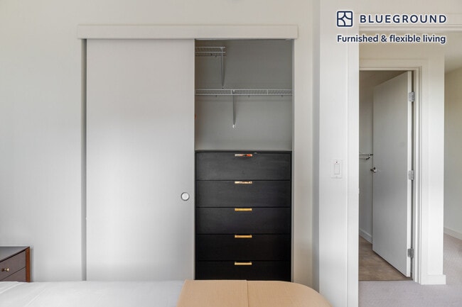 Building Photo - 10301 NE 10th St