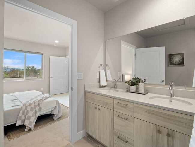 Building Photo - Modern Townhome with Mountain Views in One...