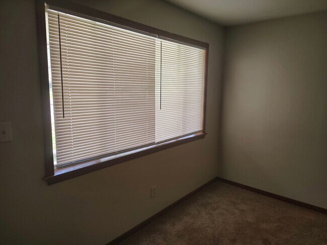 Building Photo - 3139 Charleston Dr