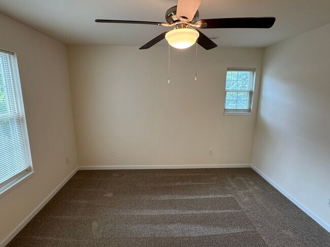 Building Photo - 6610 Cedar Cliff Dr