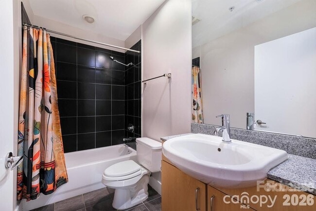 Building Photo - 505 E 6th St