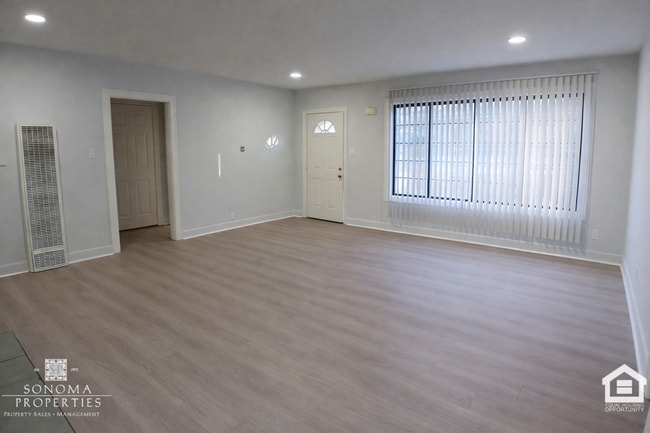 Building Photo - Updated 3 Bedroom Glen Ellen Home, Available Now!