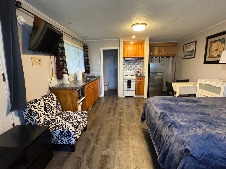 Building Photo - 3354 NW Crest Dr