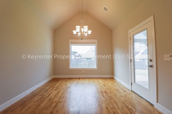 Building Photo - COMING SOON! Marvelous and Modern 3 Bed/ 3.5 Bath Home in South Broken Arrow!